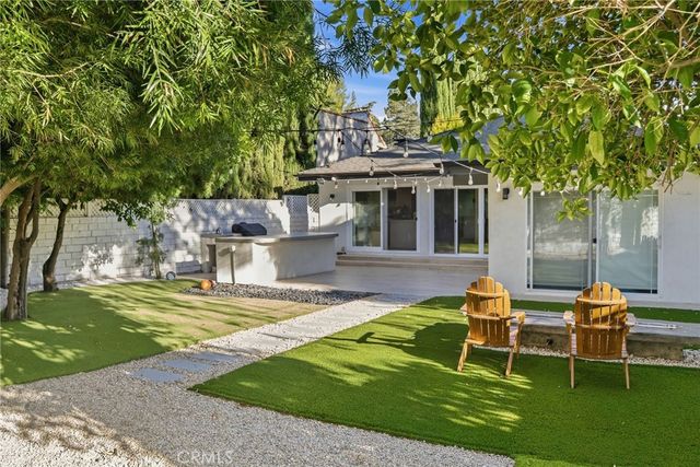 13135 Chandler Boulevard, Sherman Oaks, CA 91401
