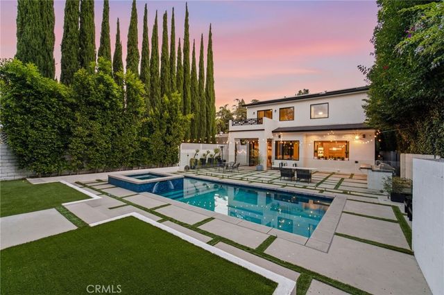 13135 Chandler Boulevard, Sherman Oaks, CA 91401