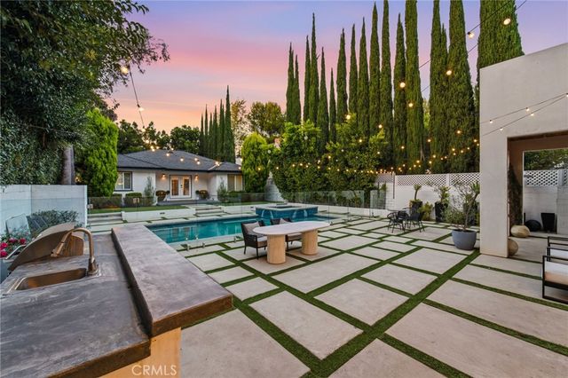 13135 Chandler Boulevard, Sherman Oaks, CA 91401