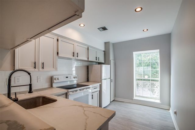9025 Rue Cambon Street 66, Houston, TX 77074