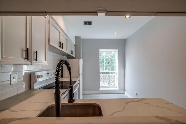 9025 Rue Cambon Street 66, Houston, TX 77074