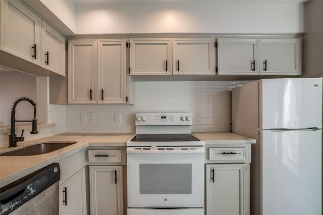 9025 Rue Cambon Street 66, Houston, TX 77074