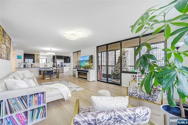 200 Winston 1008, Cliffside Park, NJ 07010