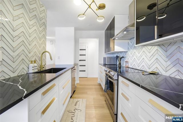 200 Winston 1008, Cliffside Park, NJ 07010