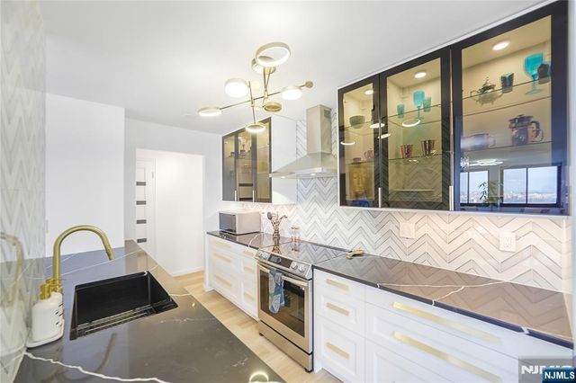 200 Winston 1008, Cliffside Park, NJ 07010