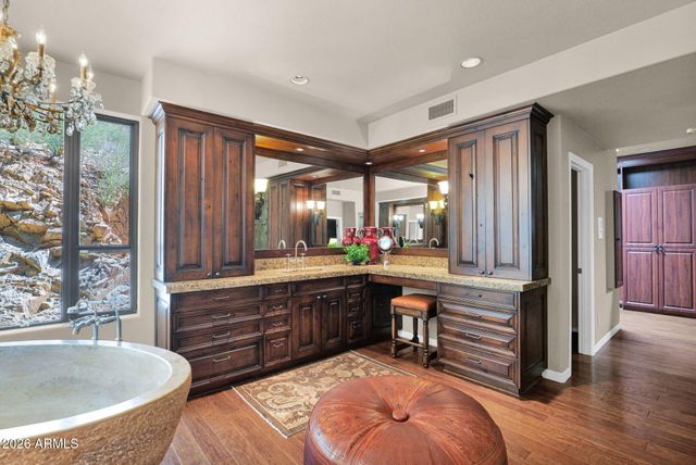 8129 N 54TH Street N, Paradise Valley, AZ 85253