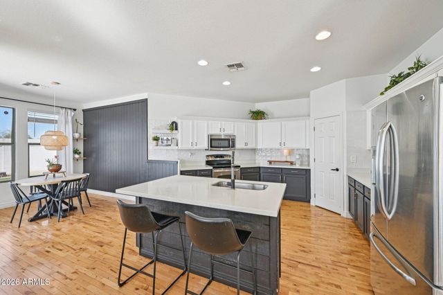 41264 N VINE Avenue, San Tan Valley, AZ 85140