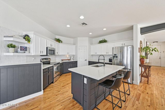 41264 N VINE Avenue, San Tan Valley, AZ 85140