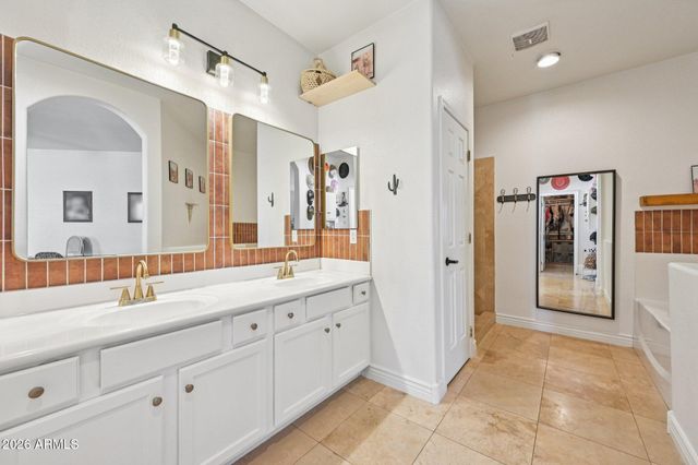 41264 N VINE Avenue, San Tan Valley, AZ 85140