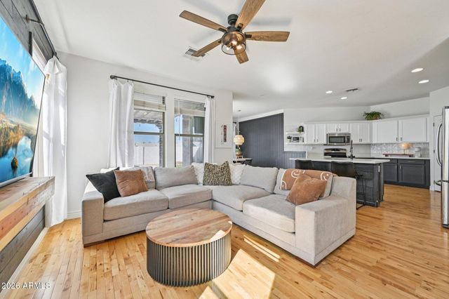 41264 N VINE Avenue, San Tan Valley, AZ 85140