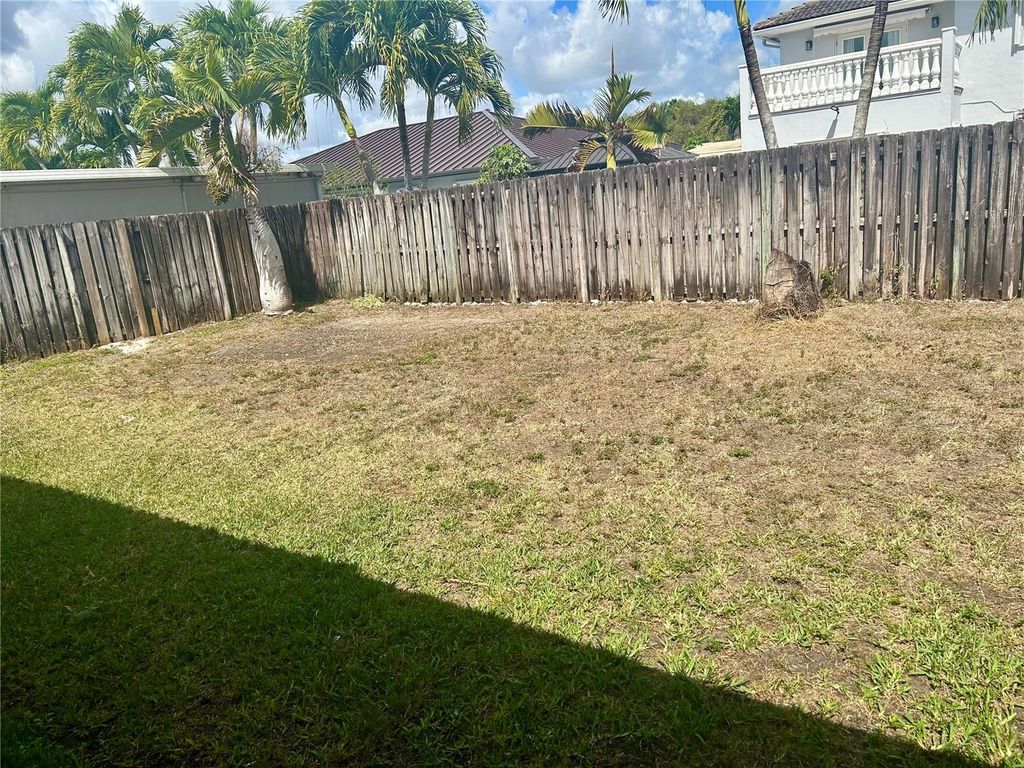 Image 14 of property listing at 14981 SW 180TH, Miami, FL 33187