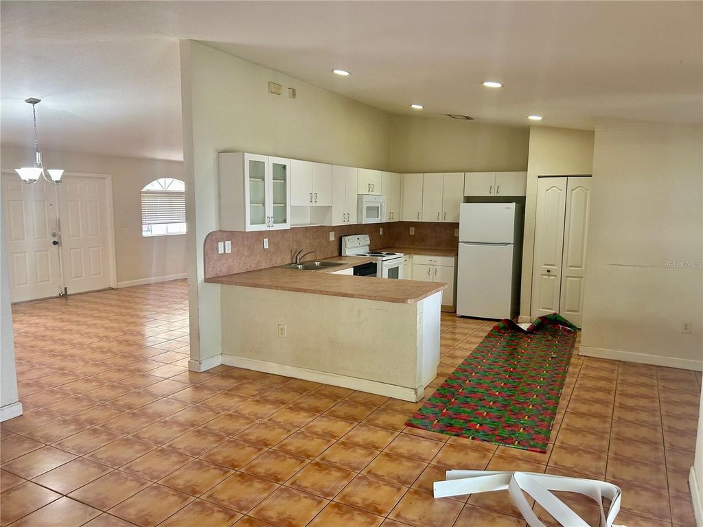Image 7 of property listing at 14981 SW 180TH, Miami, FL 33187