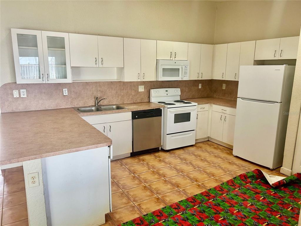 Image 9 of property listing at 14981 SW 180TH, Miami, FL 33187