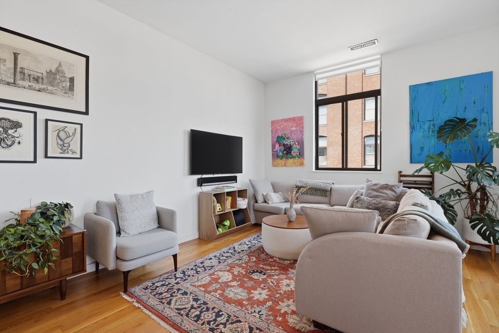 99 Gove Street 16, Boston, MA 02128