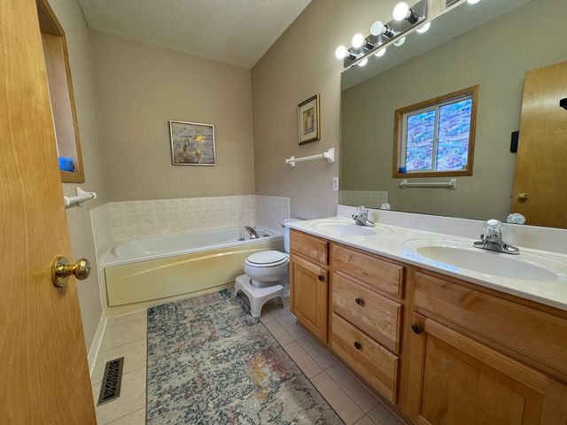 474 Bluebird Lane, Woodbury, MN 55125