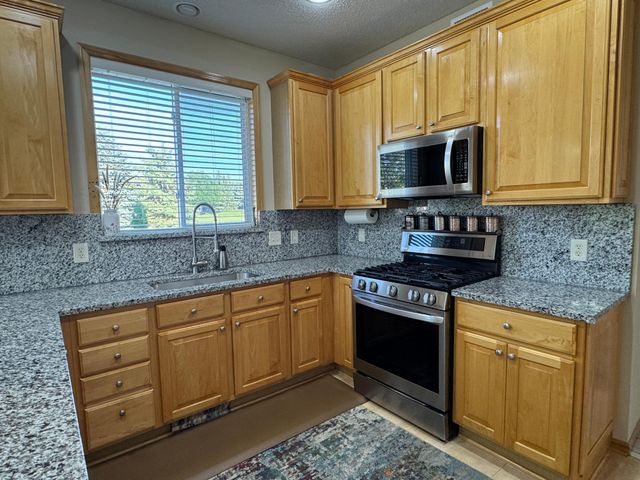 474 Bluebird Lane, Woodbury, MN 55125