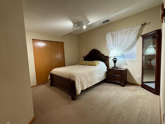 474 Bluebird Lane, Woodbury, MN 55125