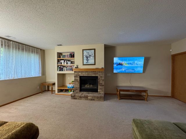 474 Bluebird Lane, Woodbury, MN 55125