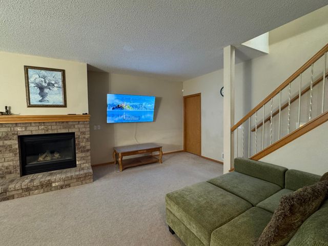 474 Bluebird Lane, Woodbury, MN 55125