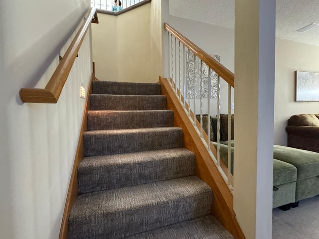 474 Bluebird Lane, Woodbury, MN 55125