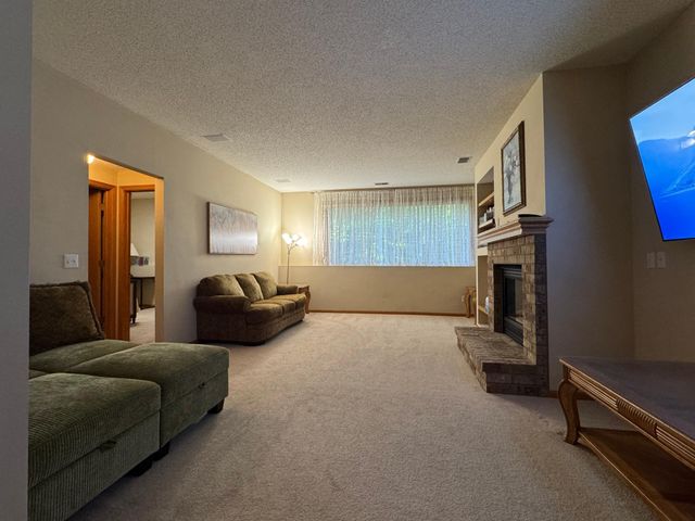 474 Bluebird Lane, Woodbury, MN 55125