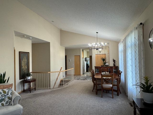 474 Bluebird Lane, Woodbury, MN 55125