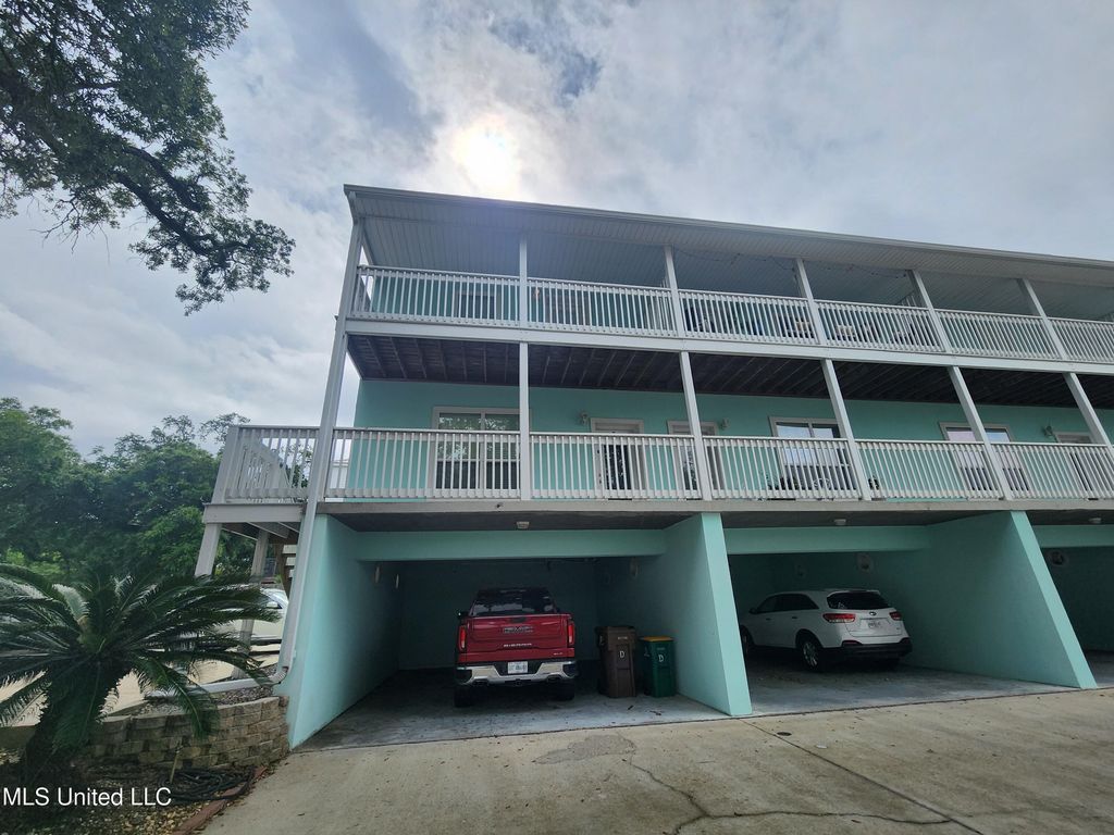 1496 Beach Boulevard, E, Biloxi, MS 39530