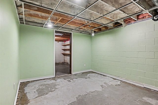 242 Dunbarton Court, Kalamazoo, MI 49006