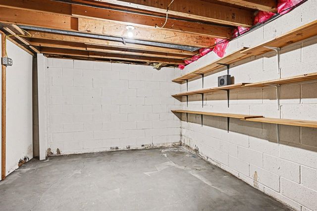 242 Dunbarton Court, Kalamazoo, MI 49006