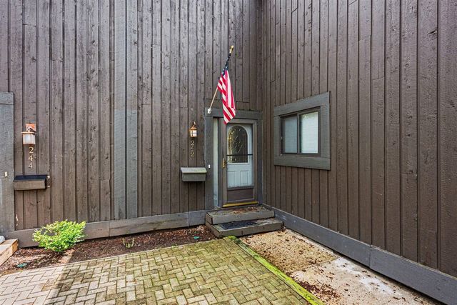 242 Dunbarton Court, Kalamazoo, MI 49006