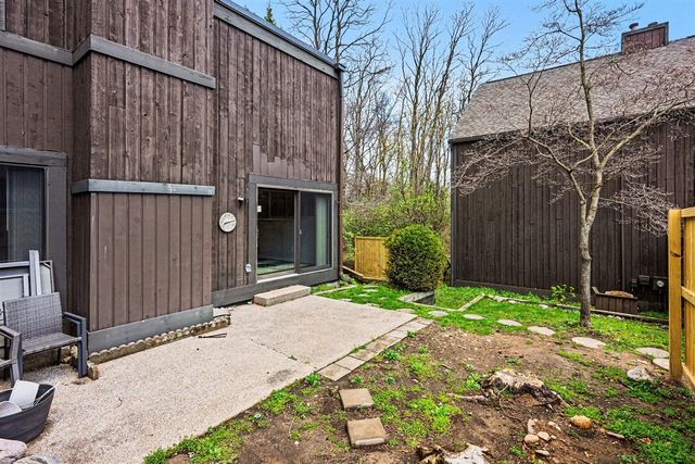 242 Dunbarton Court, Kalamazoo, MI 49006