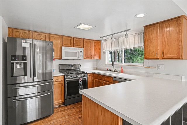 242 Dunbarton Court, Kalamazoo, MI 49006