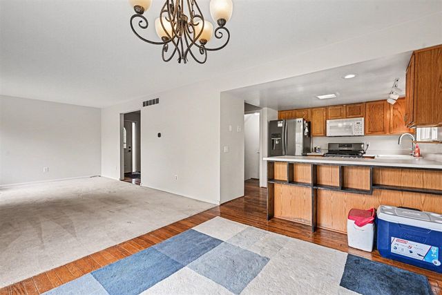 242 Dunbarton Court, Kalamazoo, MI 49006