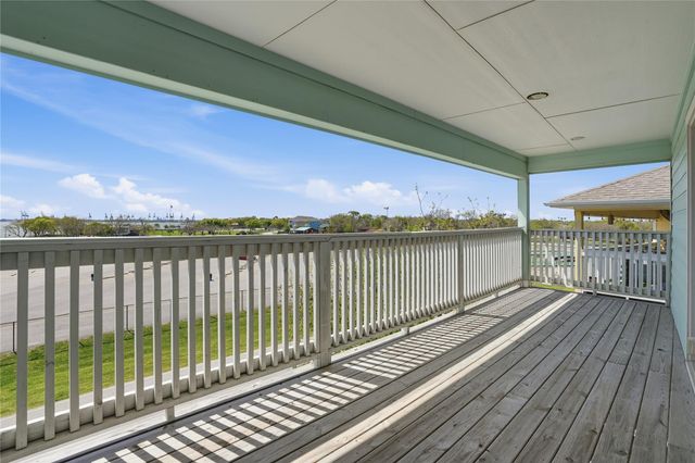 709 N Bayshore Drive, La Porte, TX 77571