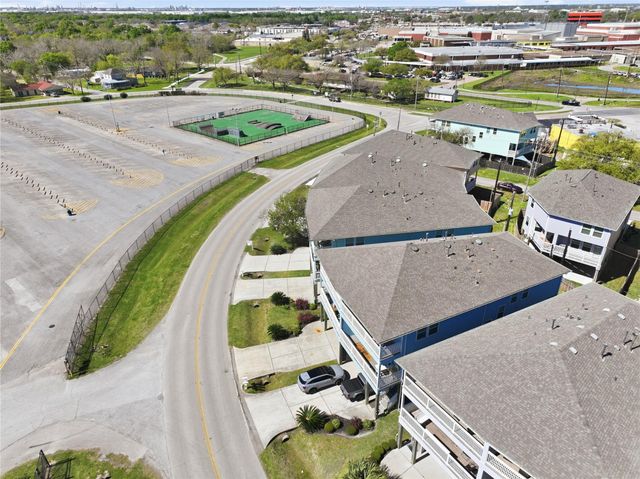 709 N Bayshore Drive, La Porte, TX 77571