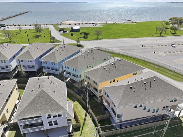 709 N Bayshore Drive, La Porte, TX 77571