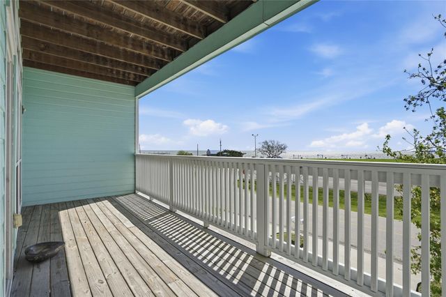 709 N Bayshore Drive, La Porte, TX 77571