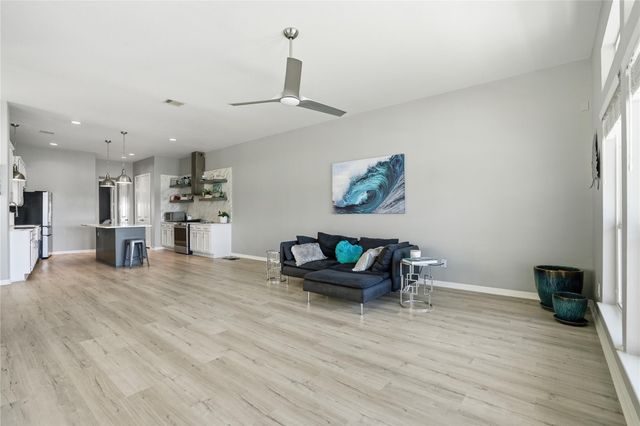 709 N Bayshore Drive, La Porte, TX 77571