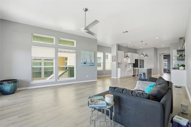 709 N Bayshore Drive, La Porte, TX 77571