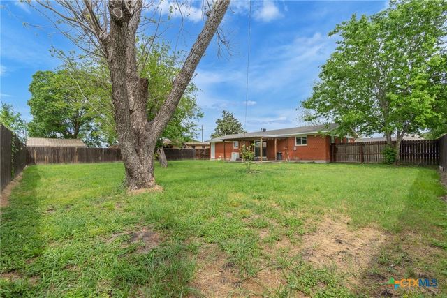 104 S Meadow Drive, Little River Academy, TX 76554