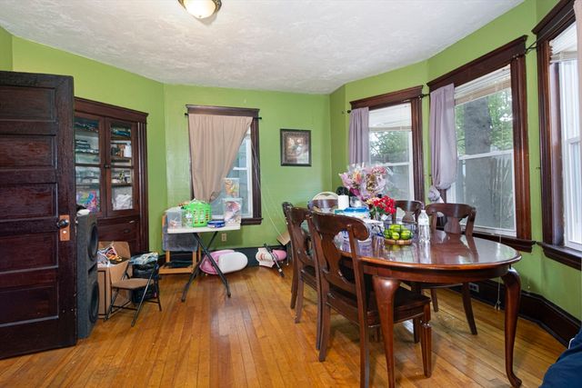 7 Clarence St, Worcester, MA 01610