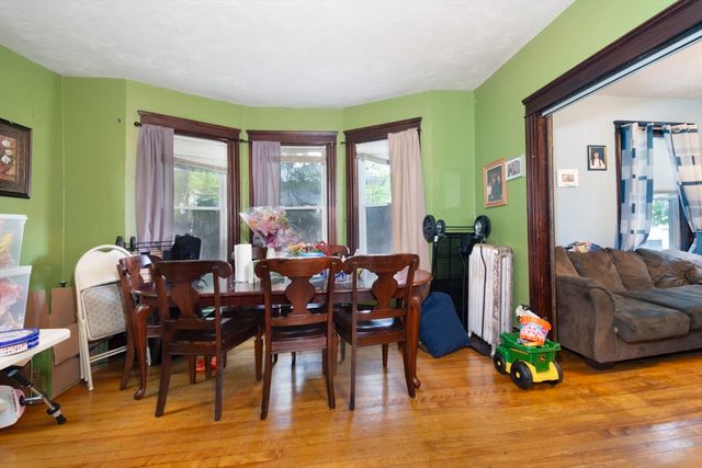 7 Clarence St, Worcester, MA 01610