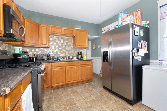 7 Clarence St, Worcester, MA 01610