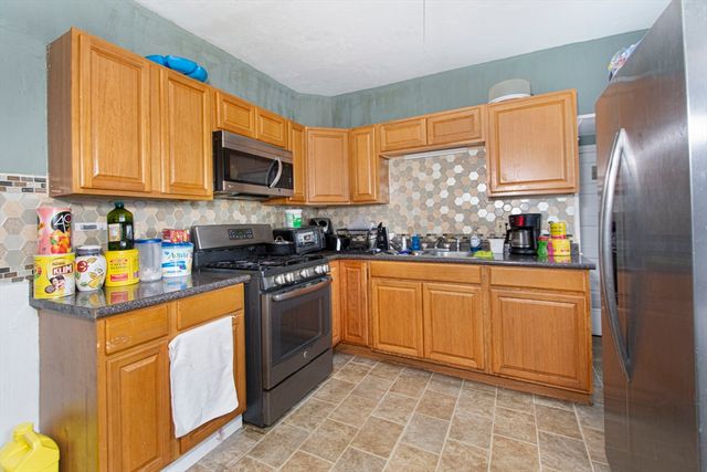 7 Clarence St, Worcester, MA 01610