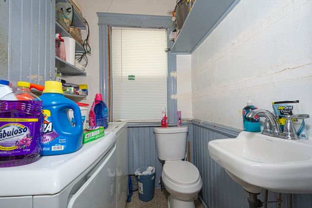 7 Clarence St, Worcester, MA 01610