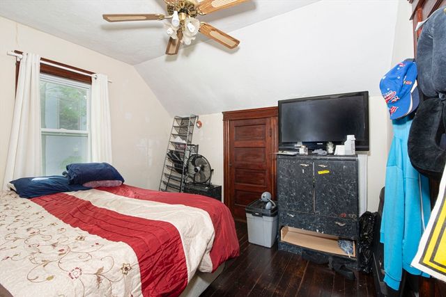 7 Clarence St, Worcester, MA 01610