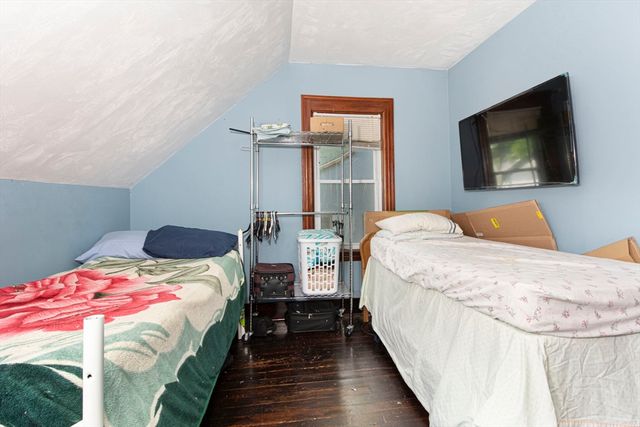 7 Clarence St, Worcester, MA 01610