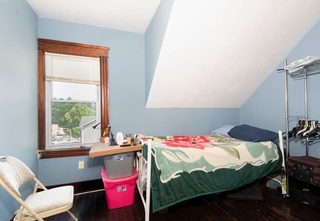 7 Clarence St, Worcester, MA 01610