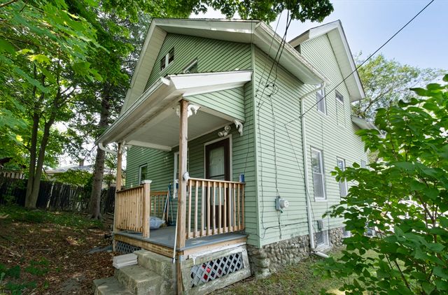7 Clarence St, Worcester, MA 01610