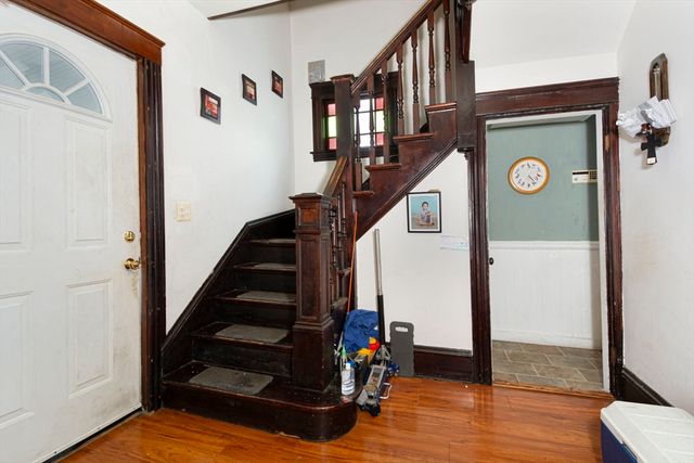 7 Clarence St, Worcester, MA 01610